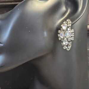 Rhinestones Earrings Elegant Silvertone Crystal Shiny Glamour Screw backs Bling